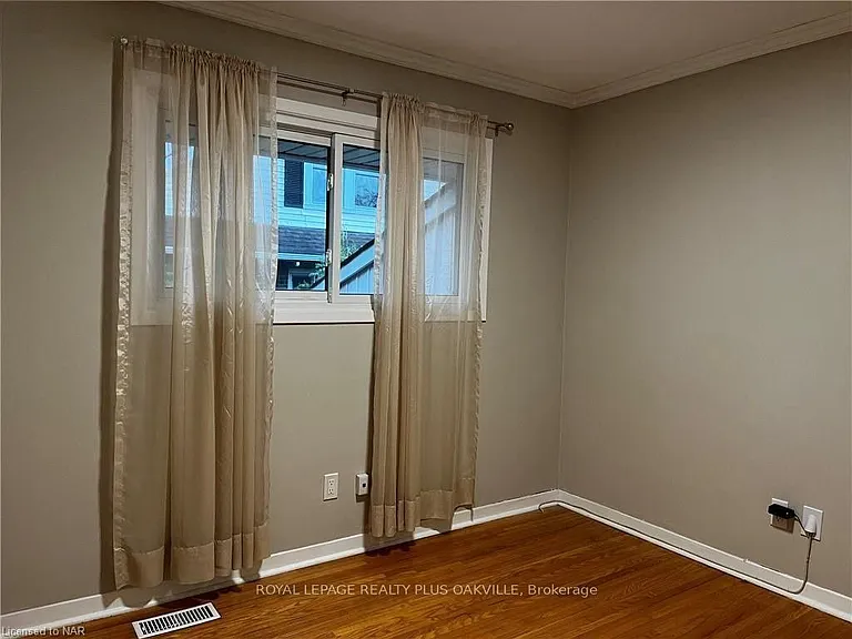 694 Niagara St #UPPER — Photo 17