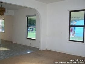4th image of 1022 MCCAULEY AVE