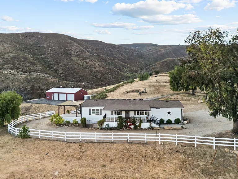 35401 Ridge Route Rd — Photo 3