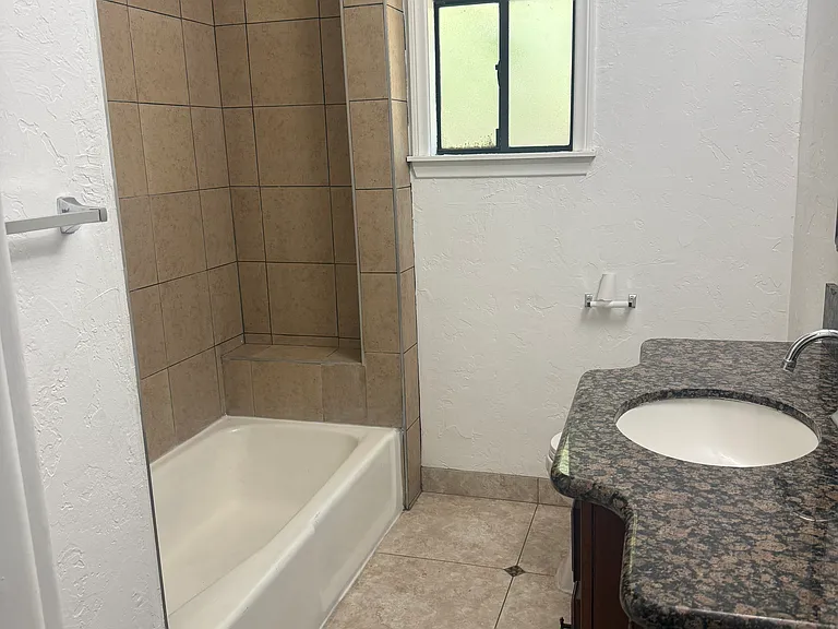 18192 Merrill Ave — Photo 7