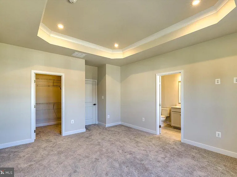 9390 Tanfield Dr — Photo 40