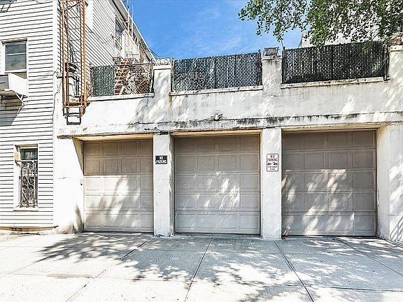 4th image of 382 Manhattan Ave