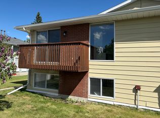 5226 61st Ave #3, Olds, AB T4H1L3