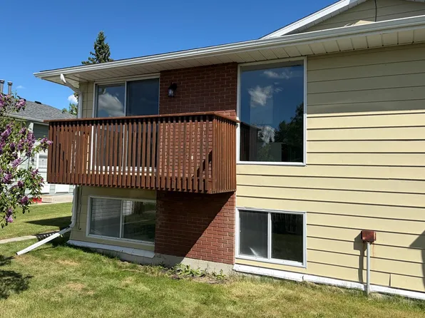 5226 61st Ave #3, Olds, AB T4H 1L3