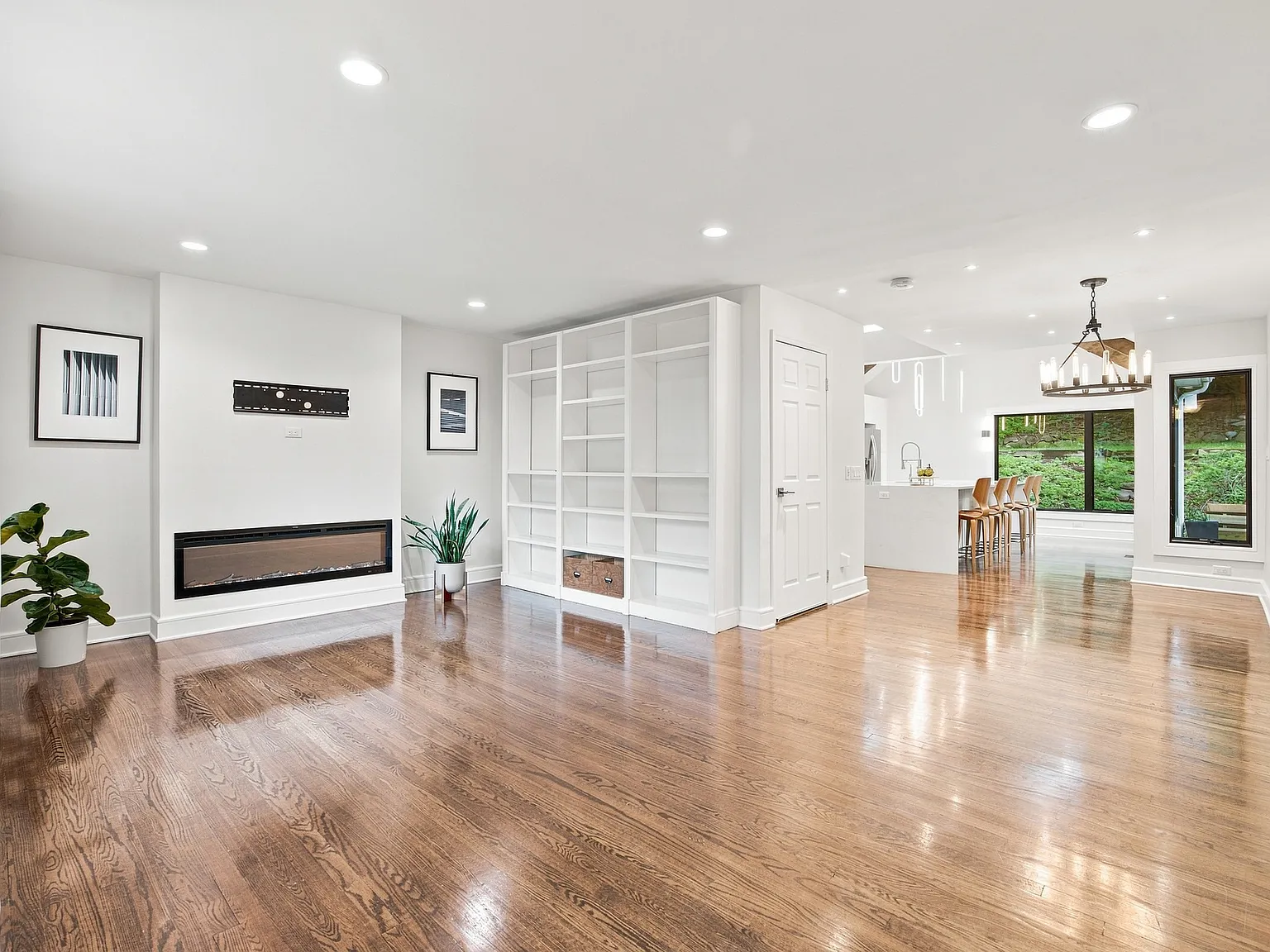 4 bed, 2000 sqft, $5,700 — Photo 3