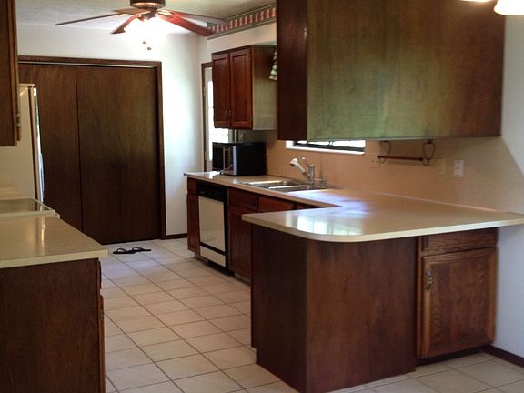 Large Kitchen with Bar