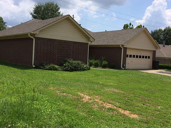 2nd image of 219 La Grange Dr
