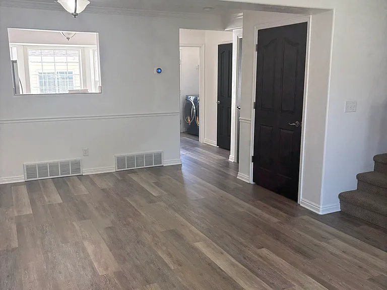 884 Liberty Ln — Photo 4