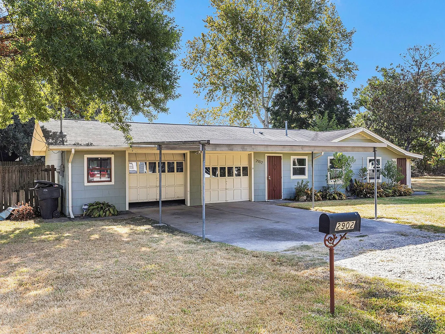 3 bed, 2.0 bath, 1240 sqft, $1,950 — Photo 3