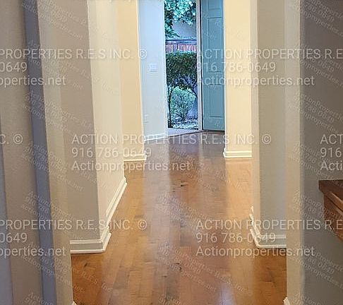 3rd image of 7253 Roycroft Dr