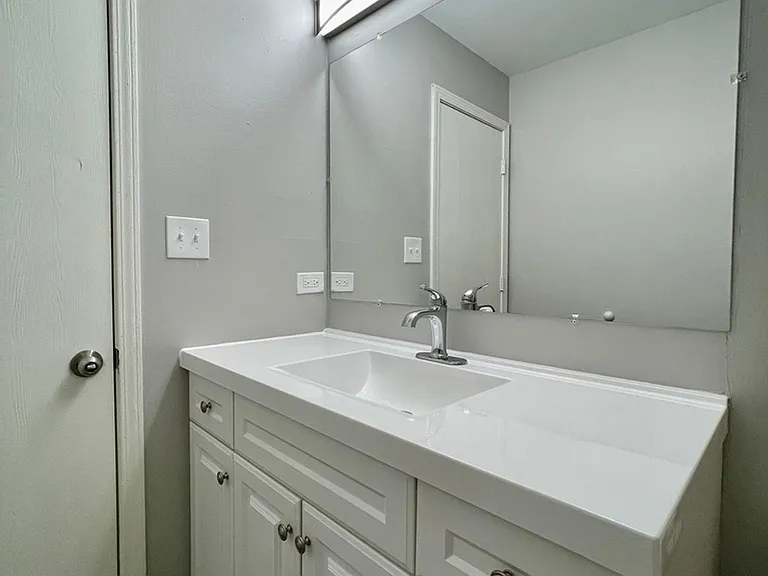 Renovated Apartment With In-Unit Washer-Dryer & Garage Parking! — Photo 10
