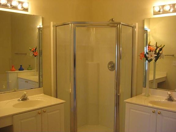3rd image of 1015 Winterberry Cir