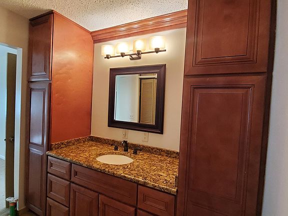 5th image of 1030 Ward Cir