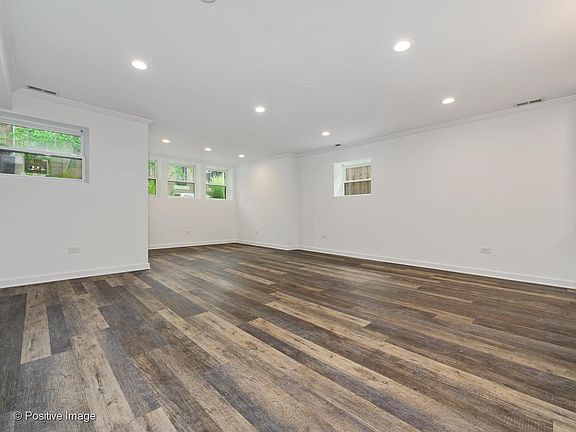 4th image of 7310 N Claremont Ave