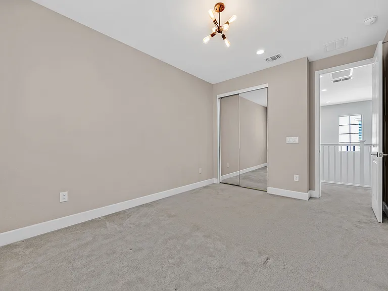 464 E Yarrow Pl — Photo 19