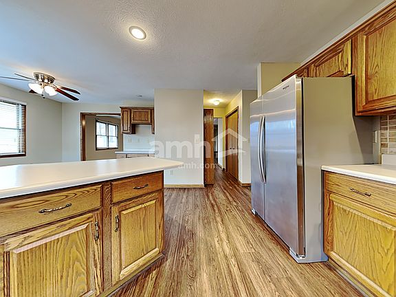 4th image of 3260 Redbud Dr