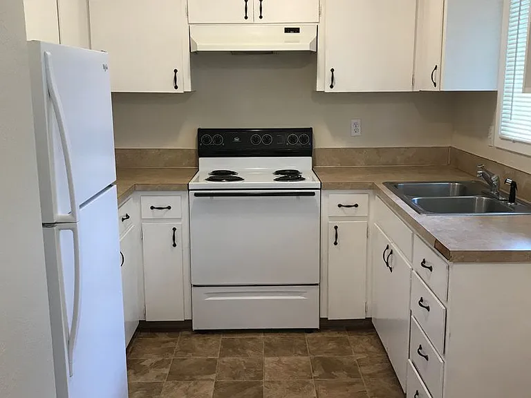721-759 Hawthorne Ave NE — Photo 8