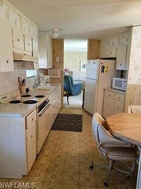 3rd image of 27350 Dee Dr