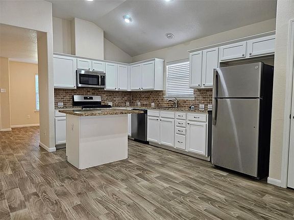 4th image of 2115 Summit Meadow Dr