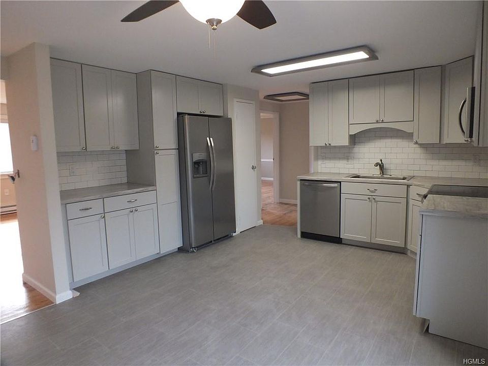 1st image of 807 Parr Meadow Dr