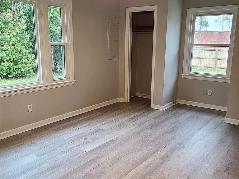 2109 N Spring St — Photo 9