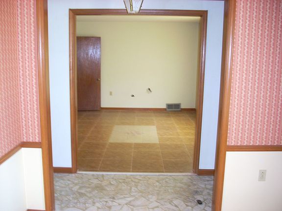 4th image of 5298 Longwood Dr