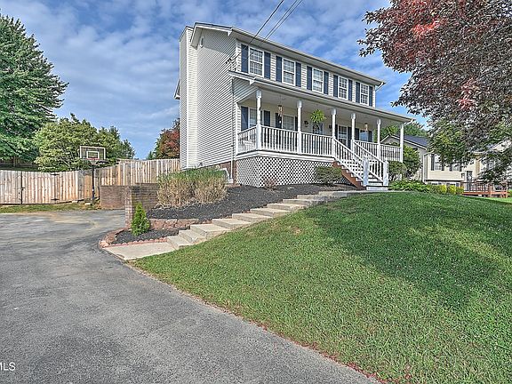 4th image of 226 Persimmon Ln