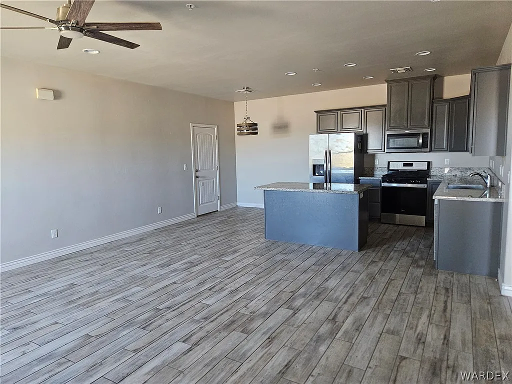 3 bed, 2.0 bath, 1397 sqft, $1,700 — Photo 3