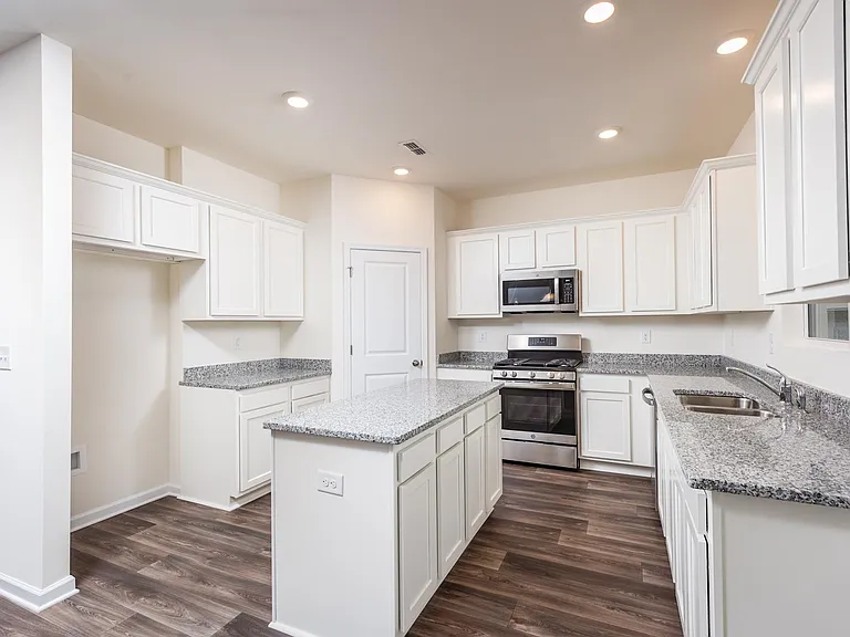 360 Rayland St — Photo 8