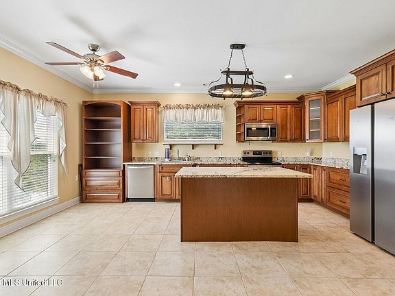 4th image of 8352 Ridgewood Dr