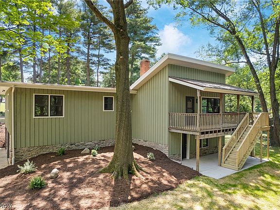 3rd image of 1545 Sunset Ln