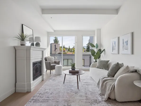 422 E 3rd St #563, North Vancouver, BC V7L 1E6