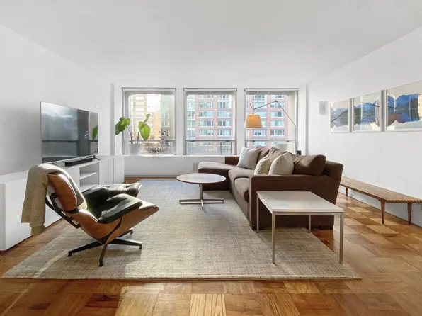 300 East 33rd Street image 1 of 17