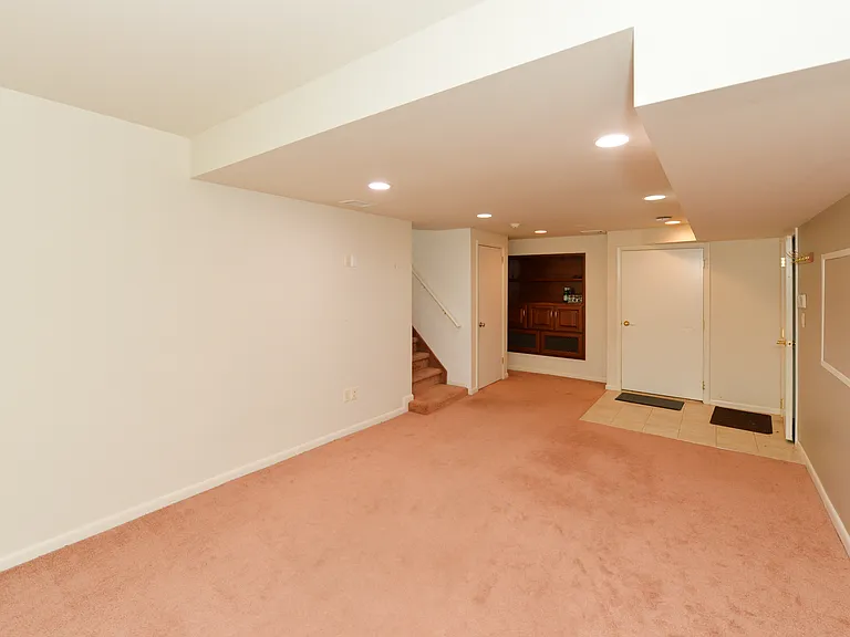 38 Griswold Pl — Photo 16