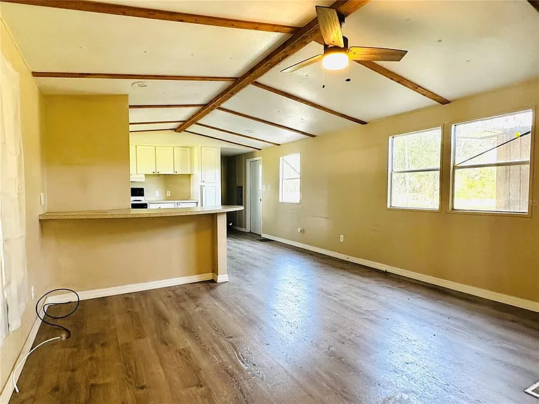 610 Grove Dr — Photo 5