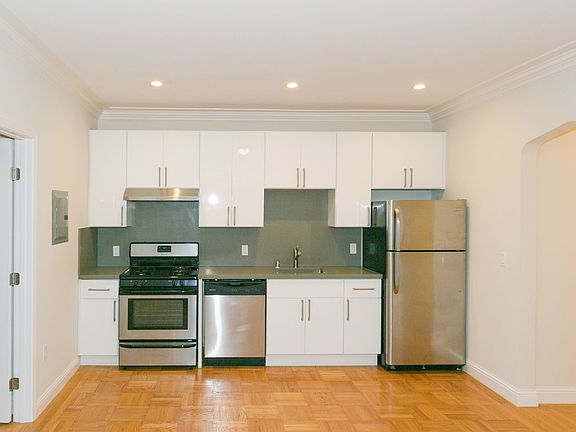 3rd image of 1660 Bay St APT 306