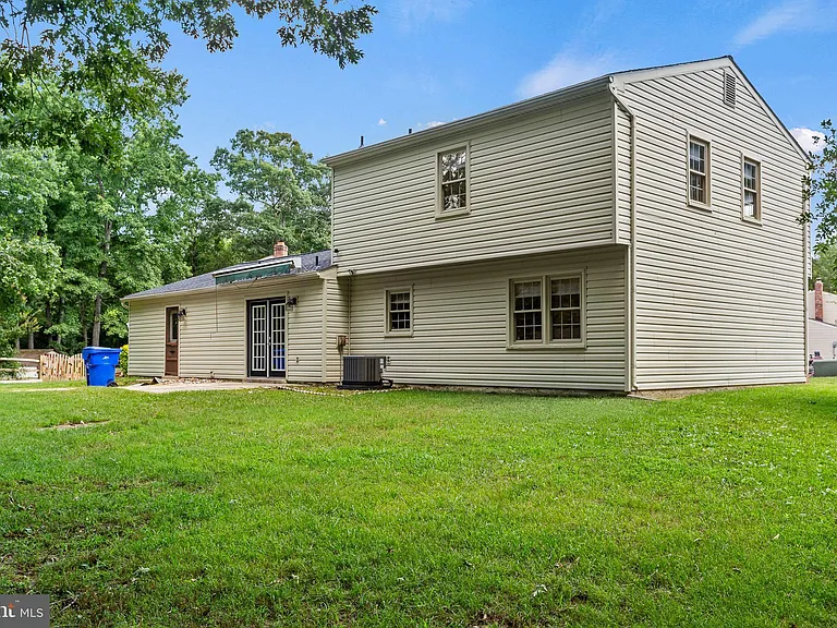 2324 Kent Ct — Photo 17