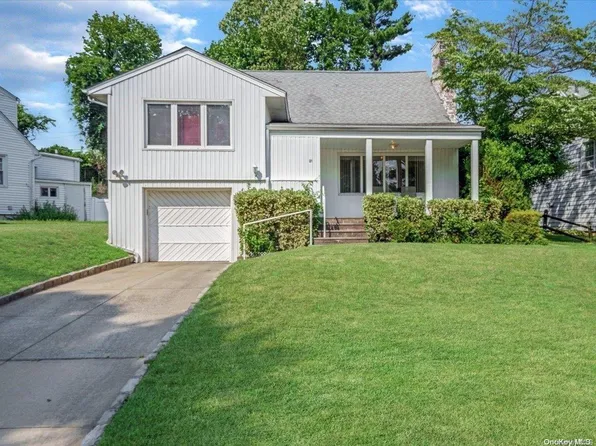 21 Preston Road, Great Neck, NY 11023