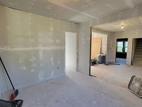 5th image of 523 Crosby St NW
