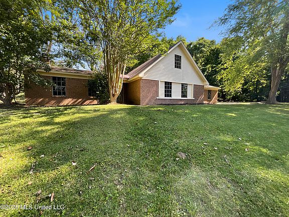 3rd image of 1709 Sherwood Cir