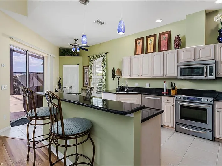 28460 Highgate Dr — Photo 14