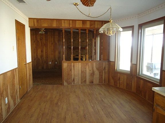 4th image of 712 W Avenue K