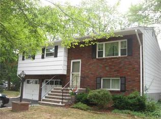 3 Winslow Rd, Edison, NJ 08837