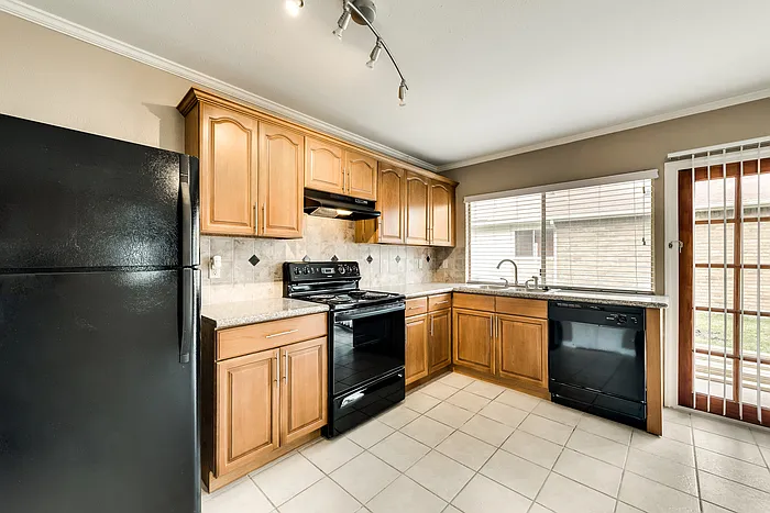 5033 Avery Ln — Photo 3