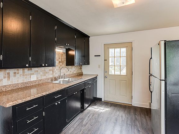 5th image of 514 Bay St #2
