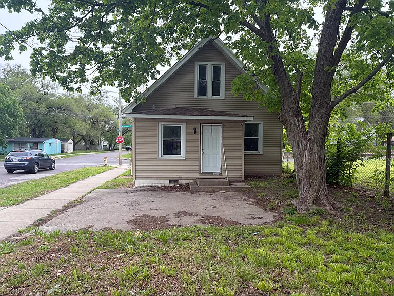 3001 W Seibold St — Photo 3