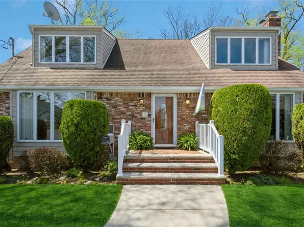 1 Cedar Road, Malverne, NY 11565