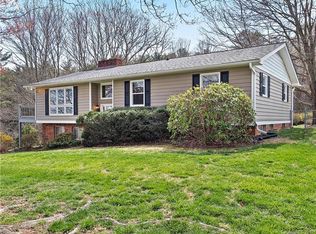 27 Fieldcrest Cir, Asheville, NC 28806