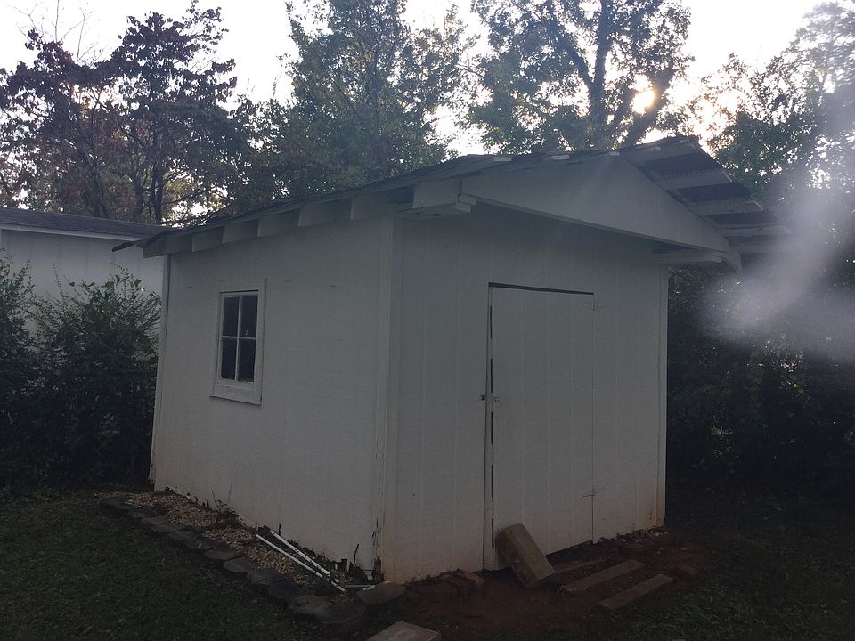 2nd image of 216 E 2nd St