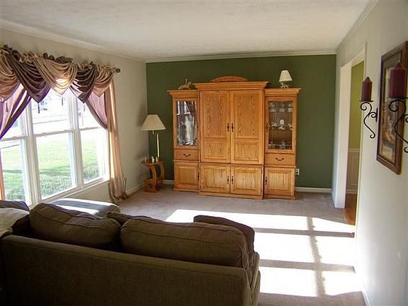 5th image of 206 Colchester Dr